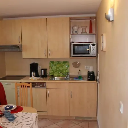 4 Sterne Steilufer Mit Terrasse Und Sauna In Suedwestlage Lobbe
